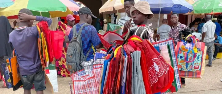 净赚20万！“二手”外卖袋在非洲做成大生意 | 爆品洞察