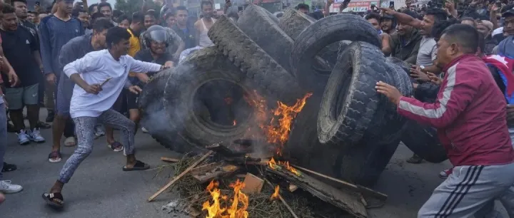 该国封禁Facebook、X和YouTube在内多数社媒平台，引发暴乱！