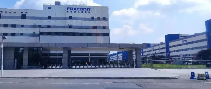 富士康近20万人赶工iPhone 17！