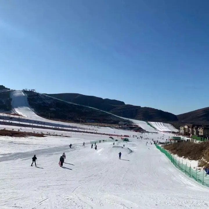 【Feb 9】Yulong Ski Resort-Skiing <em>beginners</em>