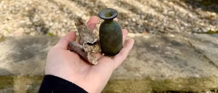 装修新家，却从墙里挖出20只死鸡？百年前的封印巫术，让小夫妻大病三天！