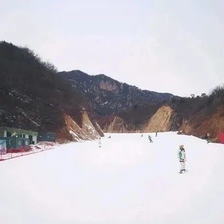 【Jan 1】Yulong Ski Resort-Skiing <em>beginners</em>