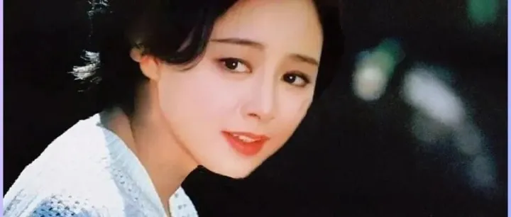 演员张瑜：离婚后单身30年，再见前夫仍感到心动，68岁没有子女！