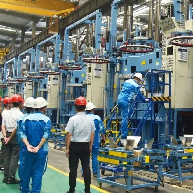 国产52吋液压硫化机完成首批下线 即将交付知名轮胎企业