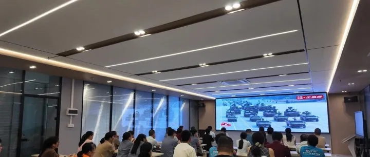 铭记历史·传承精神——库勒五金组织员工集中观看阅兵仪式