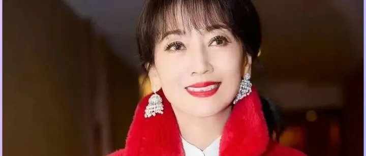 直到看见赵雅芝直播带货被气到手抖，才明白为何叶童会离她而去！