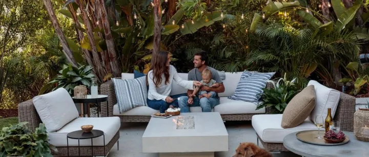 从6000美元沙发到万亿庭院OS：DTC品牌Outer如何重塑北美庭院经济