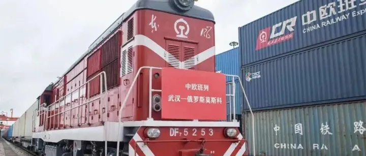 阳逻港无缝对接中欧班列（武汉），前8月中转发运量增长近两倍
