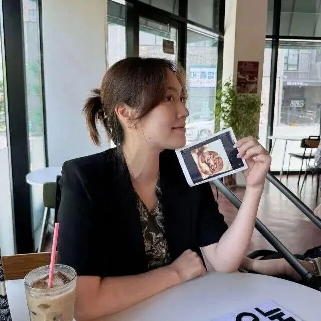 '사업가&' 채주화, 둘째 임신했다…"이제 아이돌 아니고 아이둘<em>맘</em>"