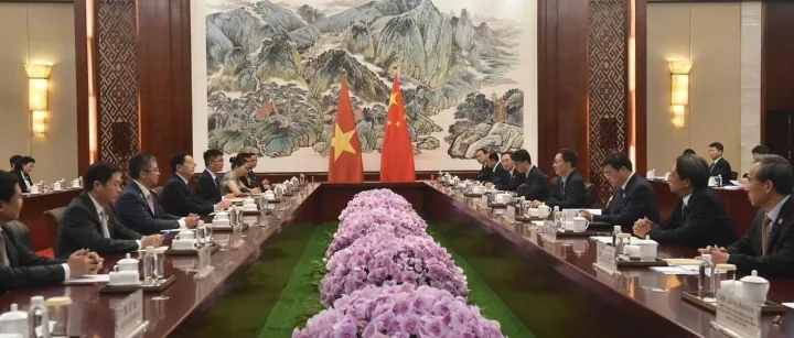 越南副总理呼吁将中越铁路合作置顶，确保老街—河内—海防铁路2025年开工