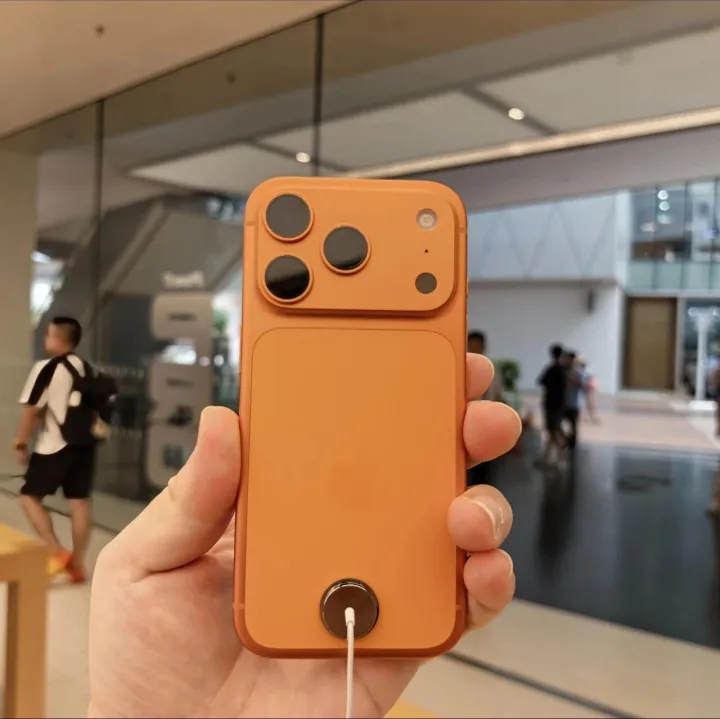 直击iPhone17系列开售：最高溢价700，标准版逆袭