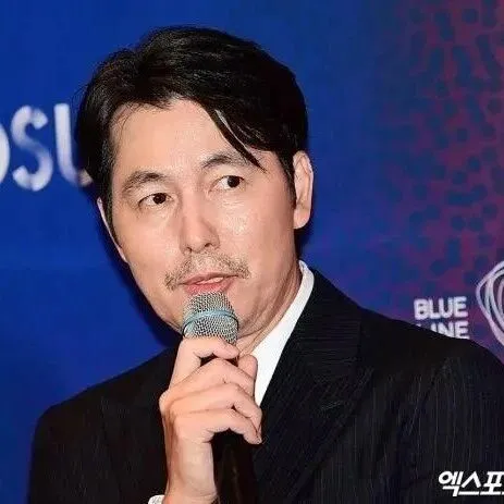 '아빠' 정우성, <em>결</em>혼 후 당당한 공식석상…달라진 <em>비</em>주얼 "무<em>대</em>는 언제나 떨려" (엑's ..