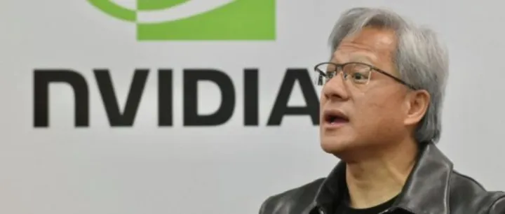 美股周四收高 三大主要指数均创下盘中与收盘历史新高 英伟达宣布将向英特尔投资50亿美元 谷歌浏览器将支持AI搜索