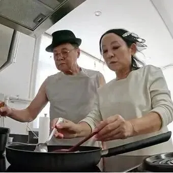 80세 이<em>상</em>해, '며느리 김윤<em>지</em>' 육아 돕는 시아버<em>지</em>…"이유식도 만든다"