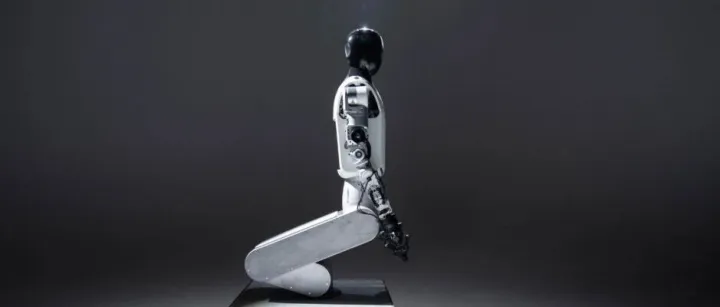 英国初创公司 Humanoid 推出 HMND 01 Alpha 双臂移动机器人