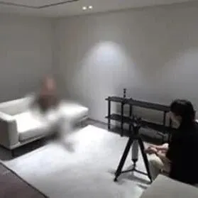 <em>여</em>친들과 <em>성</em>관계 동영상으로 돈 버는 사랑꾼 남친