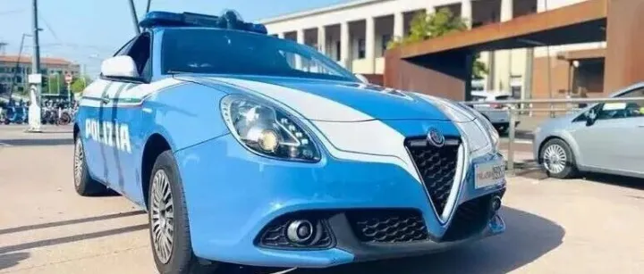 帕多瓦华人酒吧内，华人老板娘遭未成年少女暴打