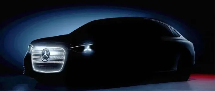 全新奔驰纯电C级预告图发布，一样的发光大格栅