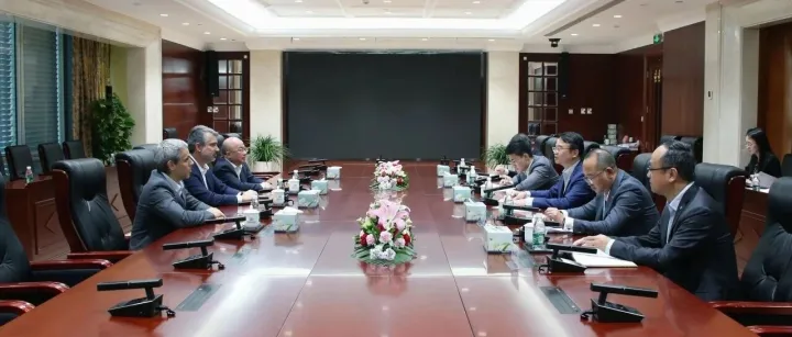 中国进出口银行副行长王康会见巴西淡水河谷集团全球司库长艾德华