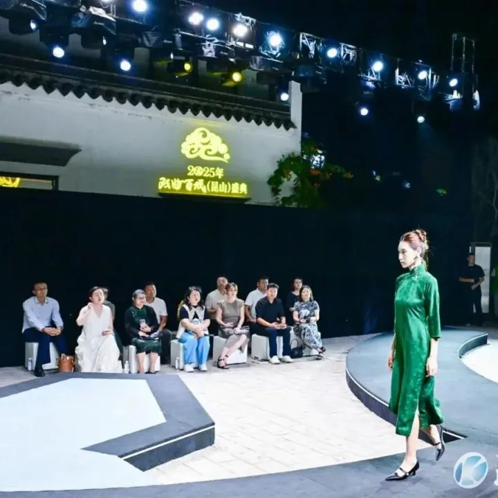 旗韵歇马 灯映晨风 | 晨风携手千灯，书写古镇里的时尚