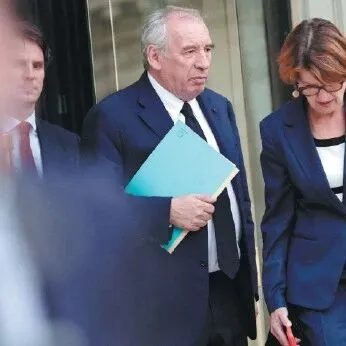 World丨French govt collapses in historic vote