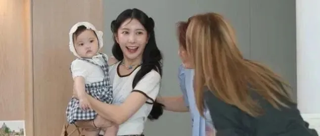 아야네, 결혼 4년 만에 &이지훈 불만 "화장실 <em>문</em> 열고 <em>볼</em>일 본다"