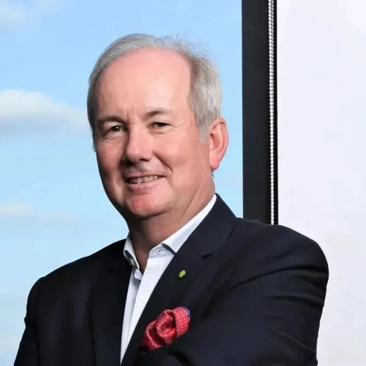 Jens Ewert receives 2025 Shanghai Magnolia Gold Award