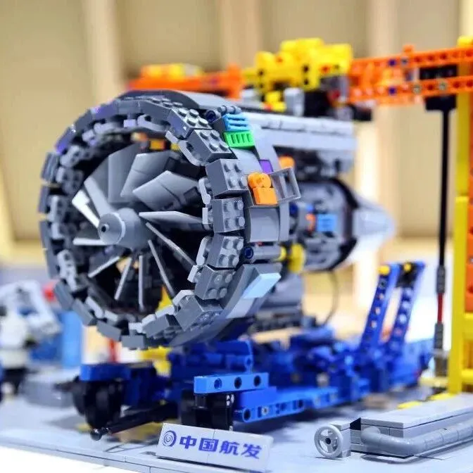 走进首届国防科工文博会，一起了解“发仔变形记”！