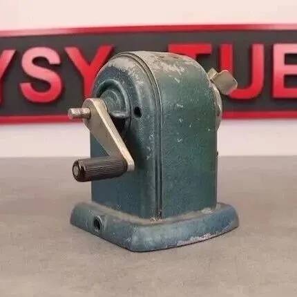 70年的德国削笔刀，拆开后惊叹其机械思维