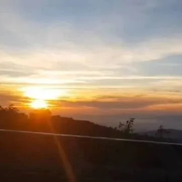 清迈茵他侬山降温，游客蜂拥而至