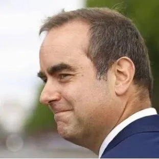 跟着Patrícia小姐姐学葡语｜法国新总理辞职