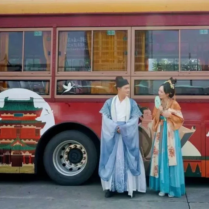 “王勃”当司机，南昌这趟“穿越”公交火了！