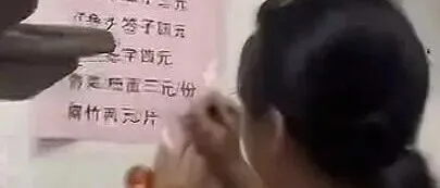 牛杂店宰客被发现，店家当面用笔改价？当地通报