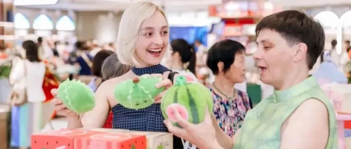 Canton Fair <em>Guide</em>: Entry, <em>tax</em> refund & airport services