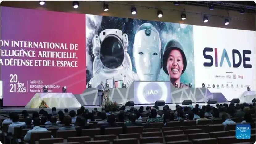 图片包含 室内, 电子, 电脑, 监控

AI 生成的内容可能不正确。