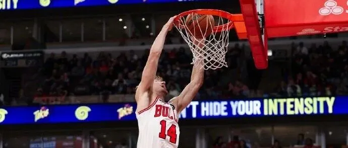 马塔<em>斯</em><em>・</em>布泽利<em>斯</em>、阿约<em>・</em>多森姆季前赛不敌雄鹿，但仍有亮眼表现