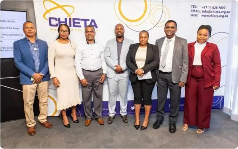 一群人站在一起

AI 生成的内容可能不正确。