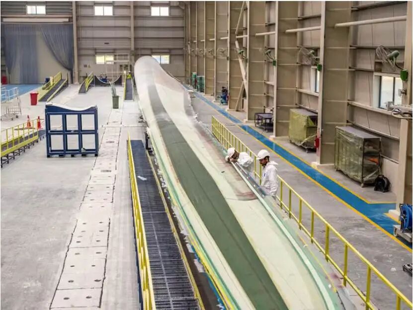 火车在站台旁的轨道上行驶

AI 生成的内容可能不正确。