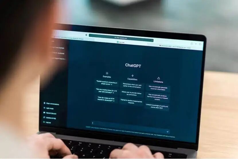 电脑的人

AI 生成的内容可能不正确。