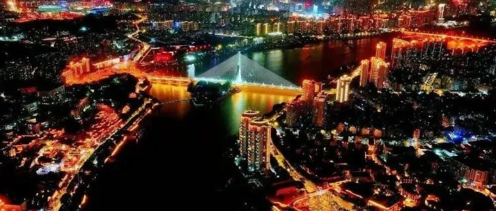 <em>数据</em>中心的<em>技术</em>困境<em>与</em><em>需求</em>侧的<em>演进</em>压力