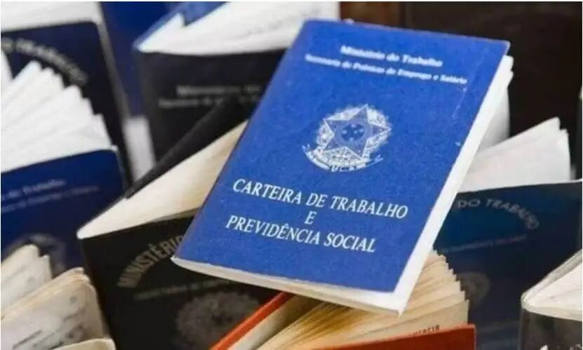 地上有一些广告

AI 生成的内容可能不正确。