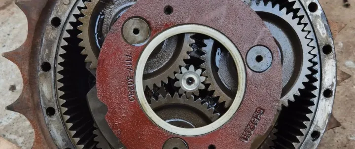 <em>沃尔沃</em>210拆车行走马达