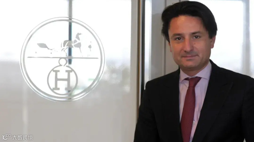 穿西装打领带的男人

描述已自动生成