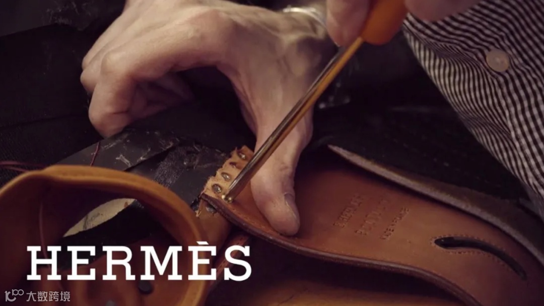 桌子上的叉子

中度可信度描述已自动生成