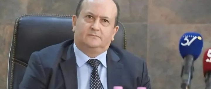 阿尔及利亚格里布总理视察赫<em>勒</em><em>夫</em><em>省</em>，全力推动工业复兴与基建项目