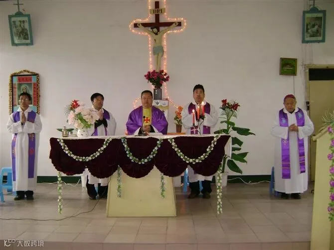 天主教弥撒中神父主教的服饰——祭衣