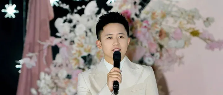 <em>輕</em>·徐杭【Russ】