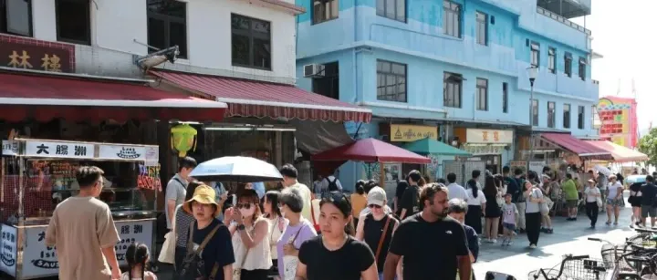 這<em>個</em>國慶假期，內地遊客把香港玩「<em>透</em>」了