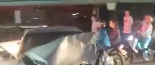 缅北腊戌发生惨烈车祸，3人死亡；仰光男子坠楼，卡在神庙屋顶