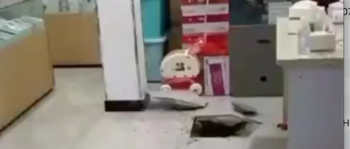 缅甸<em>佤</em><em>邦</em>南邓，小偷挖地道潜入金店，从容盗走巨额财物